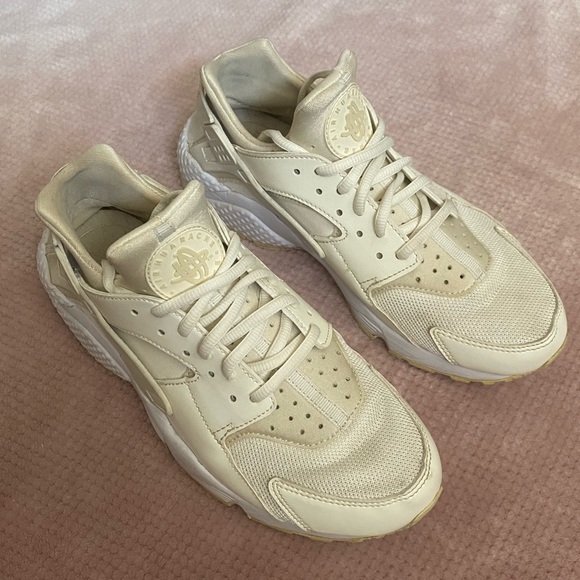 Cream Nike Huarache Sneakers - Picture 4 of 9